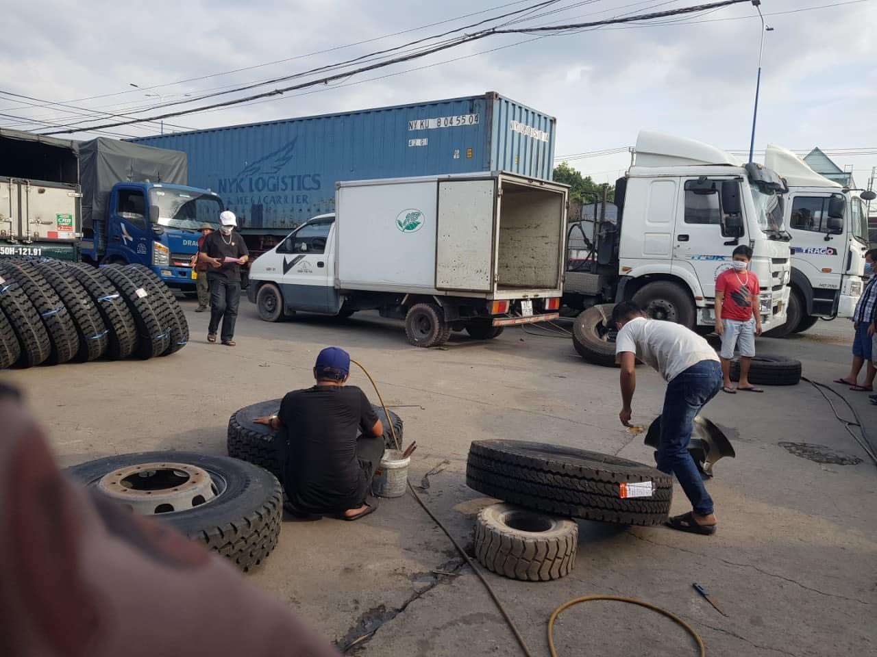 GIÁ LỐP XE Ô TÔ ( VỎ XE) TẢI CŨ CÓ GIÁ BAO NHIÊU - ĐỊA CHỈ MUA LỐP XE TẢI CŨ UY TÍN NHẤT BÌNH DƯƠNG